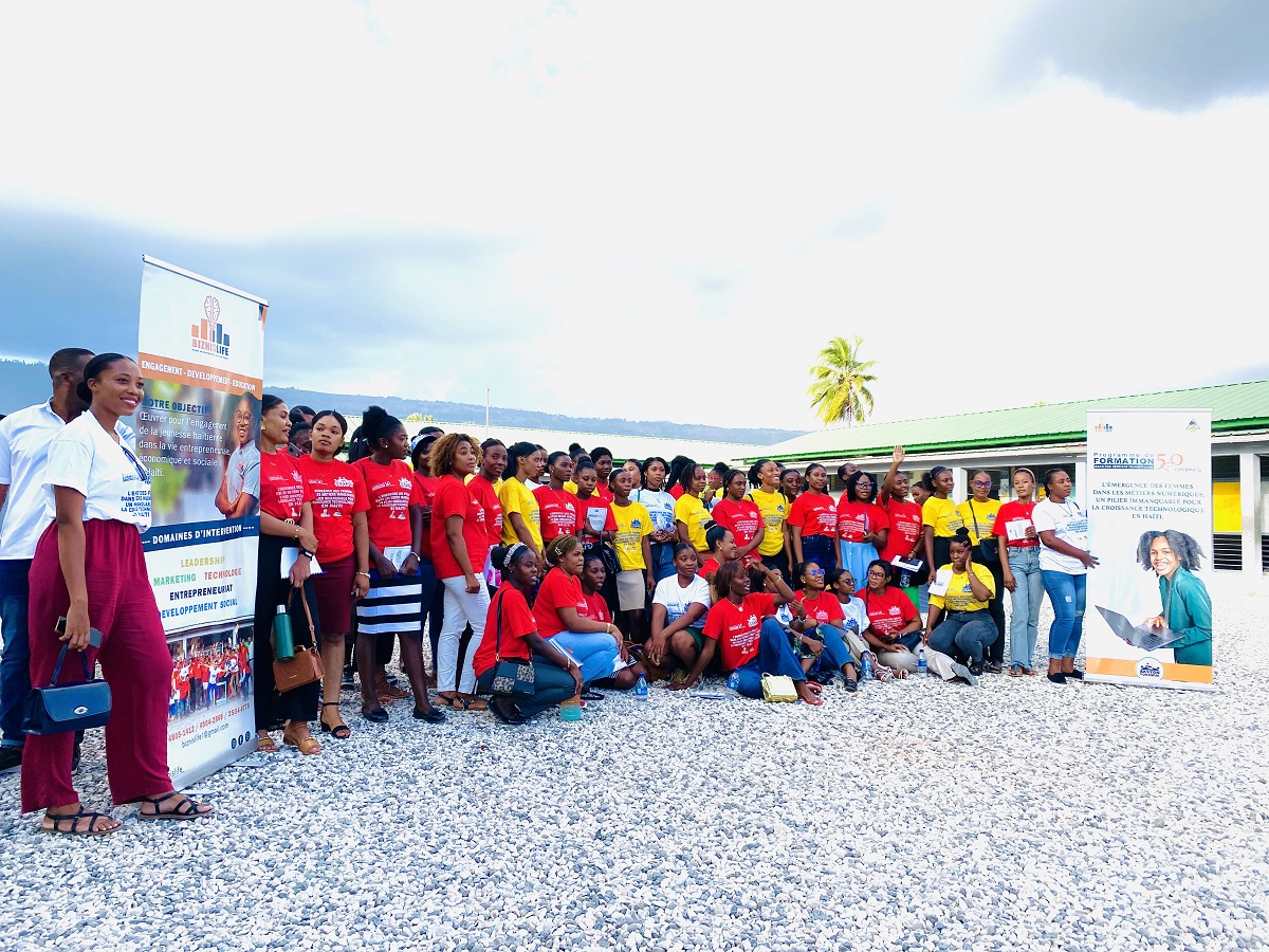 50 Jeunes Haïtiennes Formées au Numérique : BIZNISLIFE & UHDES Ouvrent la Voie à une Nouvelle Génération de Leaders !